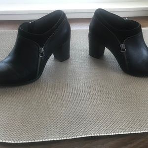 Clarks cushion soft booties